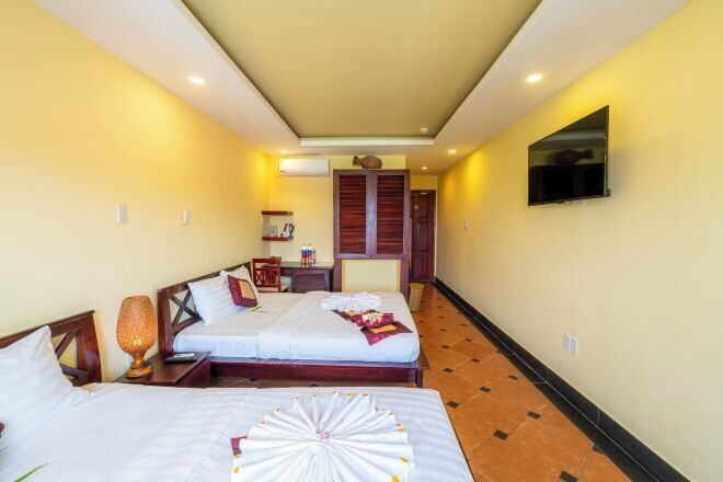 Minibar, in-room safe, blackout curtains, free WiFi