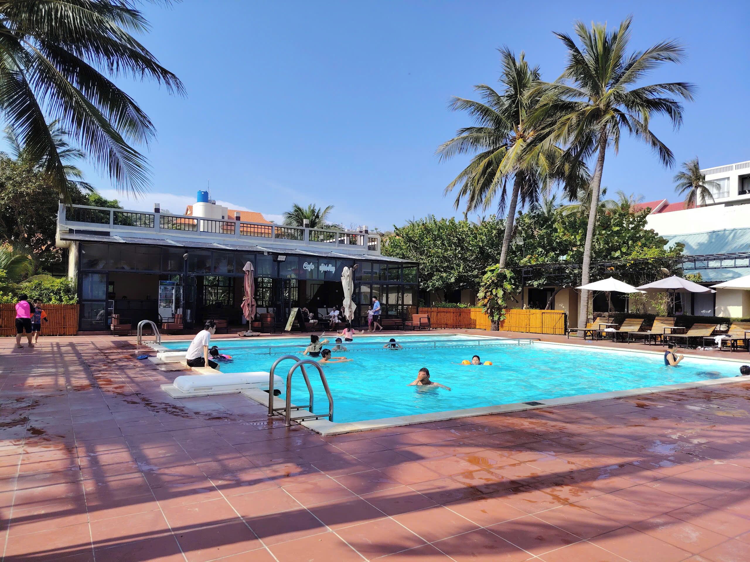 Hồ bơi ngoài trời, mở cửa từ 7:00 đến 20:00, dù/ô trên bãi biển/hồ bơi 