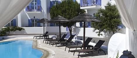 Outdoor pool, pool umbrellas, sun loungers