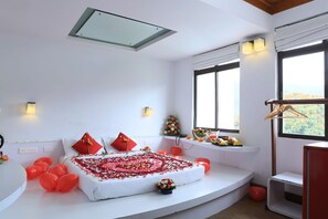 Honeymoon Deluxe | In-room safe - Westwood Riverside Garden Resort (Devikolam)