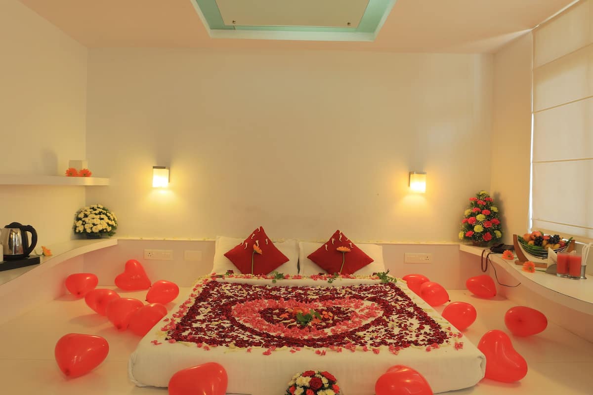 Honeymoon Deluxe | In-room safe