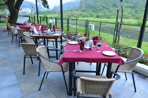 2 restoran dengan sajian masakan India