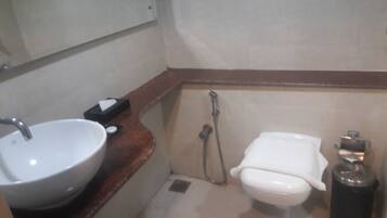 Deluxe Room | Bathroom