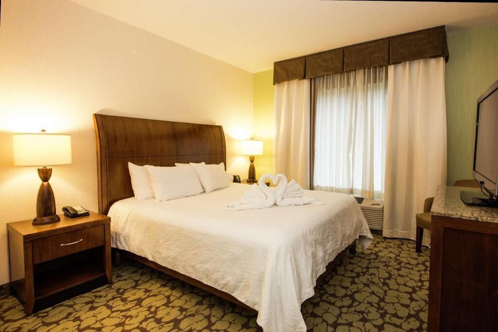 Desk, laptop workspace, free WiFi, bed sheets
