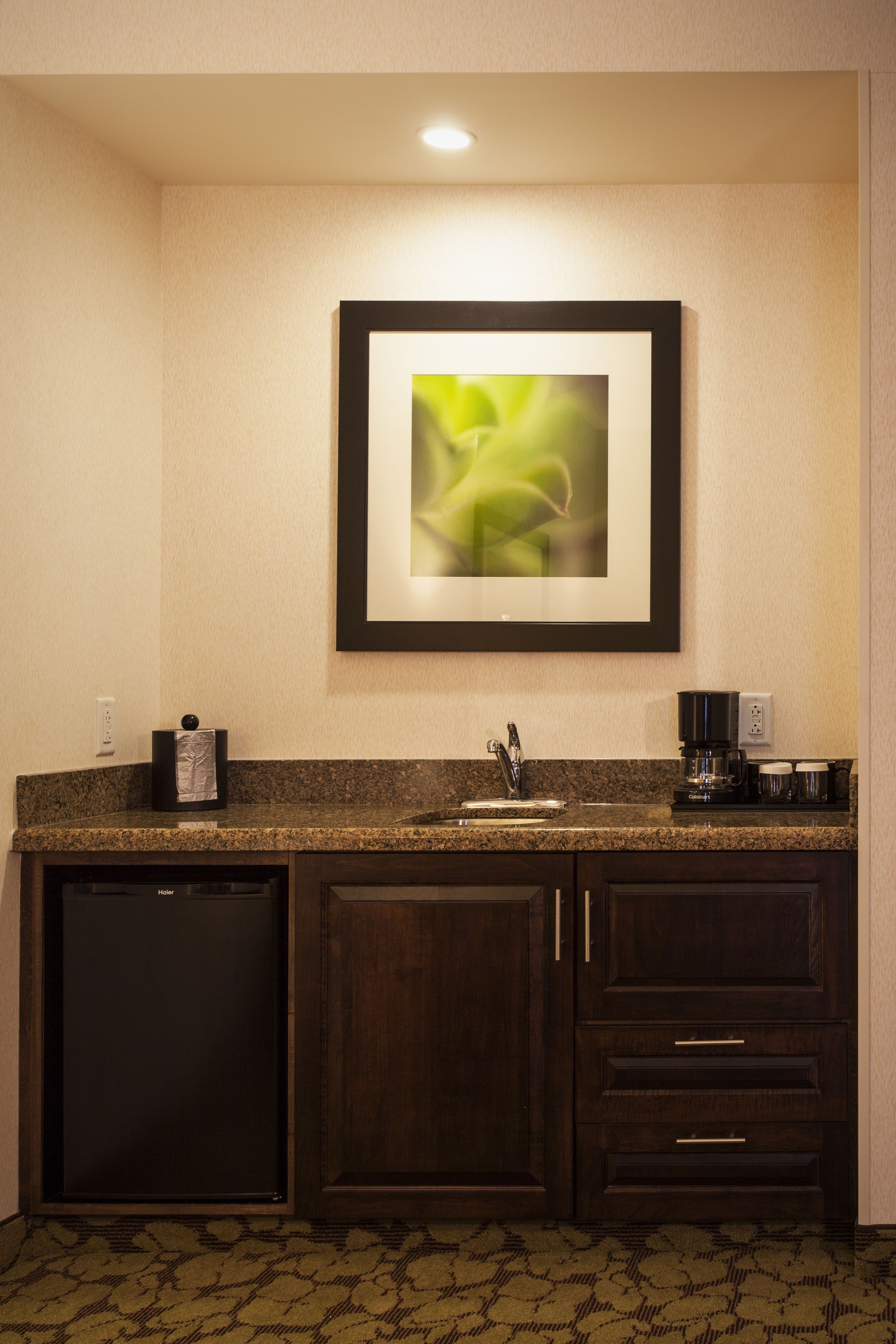 suite, 1 king bed, accessible (hearing and mobility) | living area | 50-inch flat-screen tv with cable channels, tv