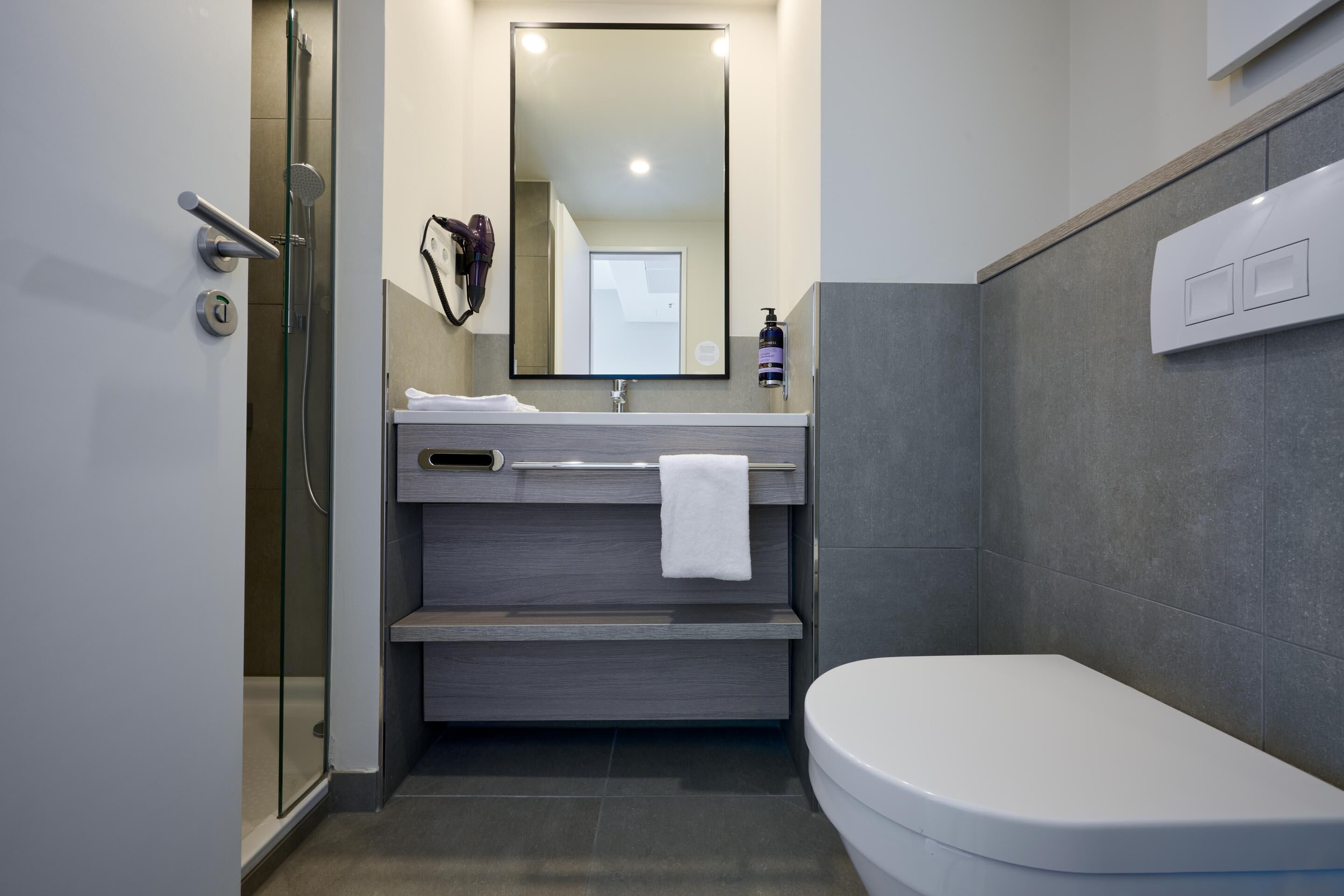superior double room | bathroom