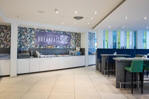 Tägliches Frühstücksbuffet gegen Gebühr