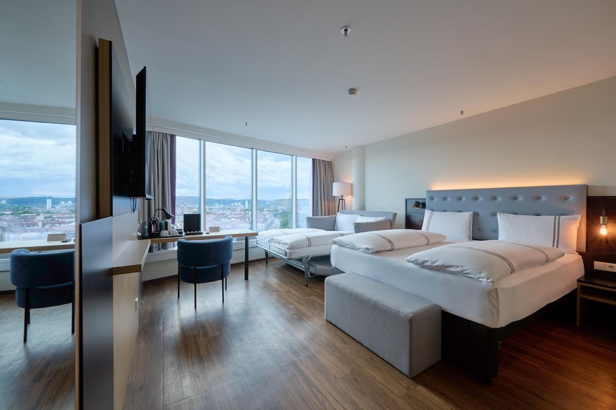 Quartos à prova de som, Wi-Fi de cortesia, roupa de cama