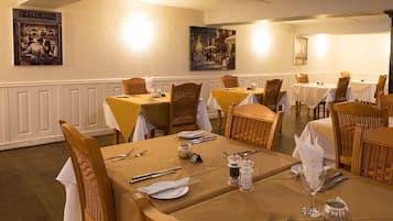 Room (Bar & Restaurant) | Dining