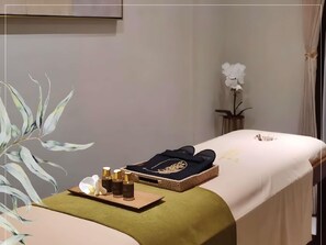 Couples treatment room(s), aromatherapy, hot stone massages