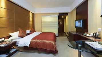 Minibar y caja de seguridad en la habitación