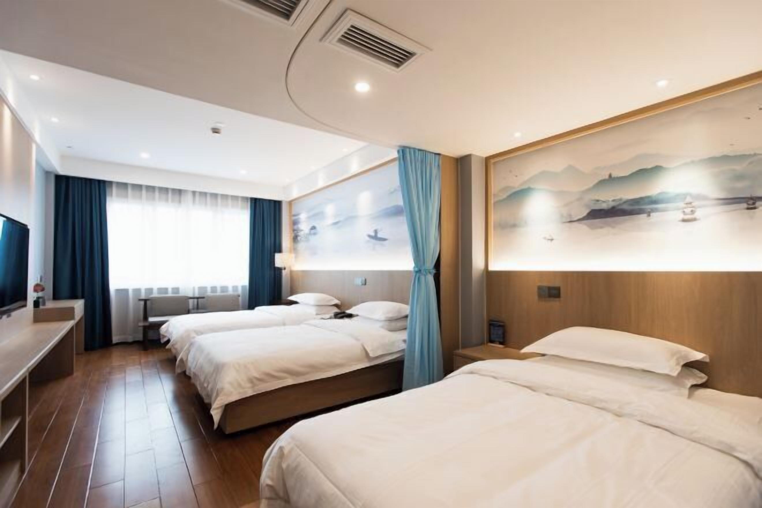 Minibar, in-room safe, iron/ironing board, Internet