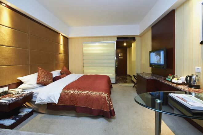 Minibar, in-room safe, iron/ironing board, Internet