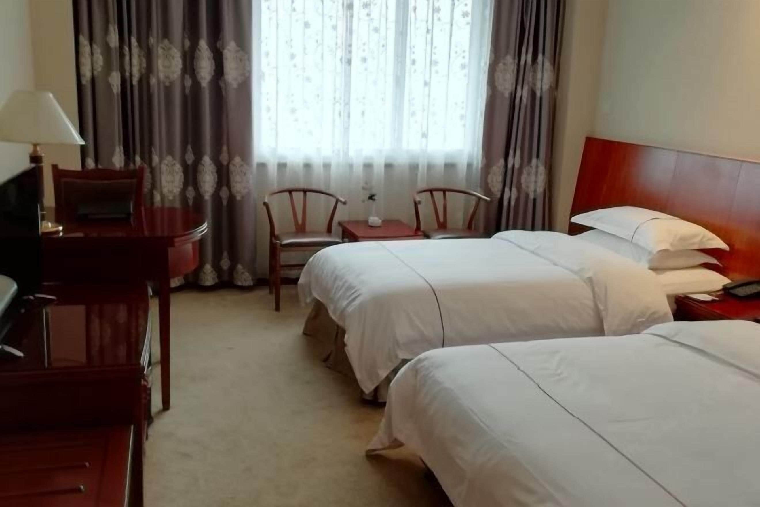 Bar mini, peti besi dalam bilik, seterika/papan seterika, Internet 