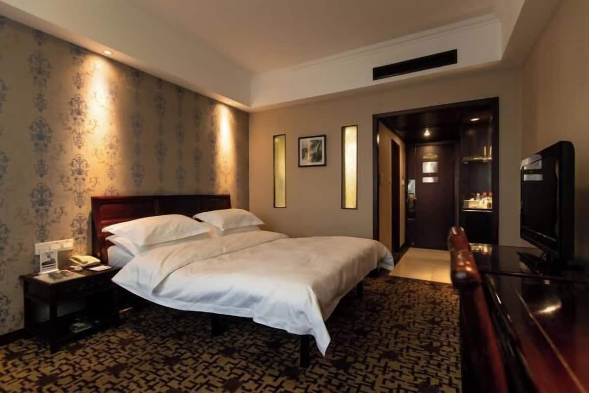 Minibar, coffres-forts dans les chambres, fer et planche à repasser