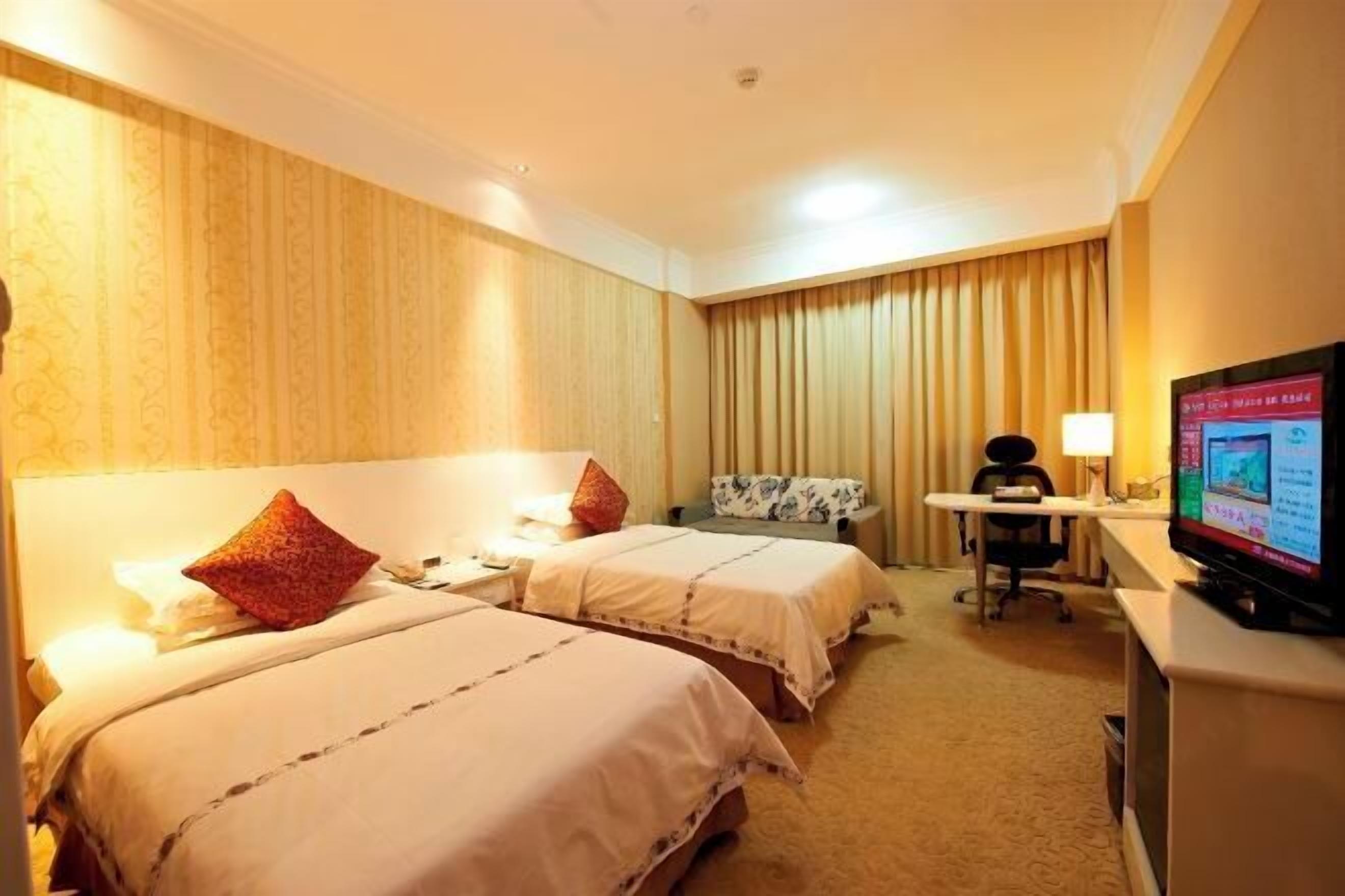 Minibar, in-room safe, iron/ironing board, Internet