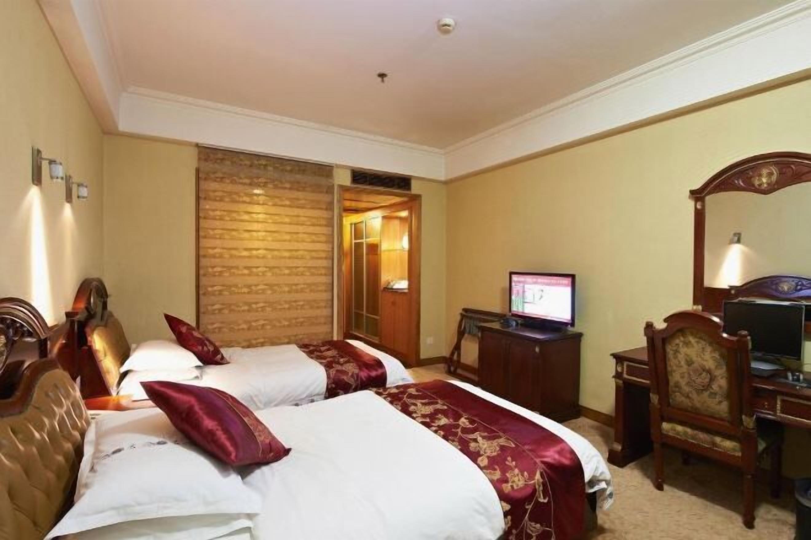 Minibar, in-room safe, iron/ironing board, Internet