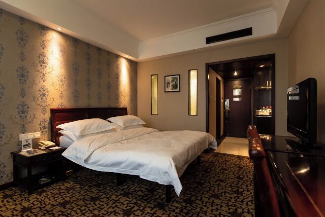 Minibar, coffres-forts dans les chambres, fer et planche à repasser