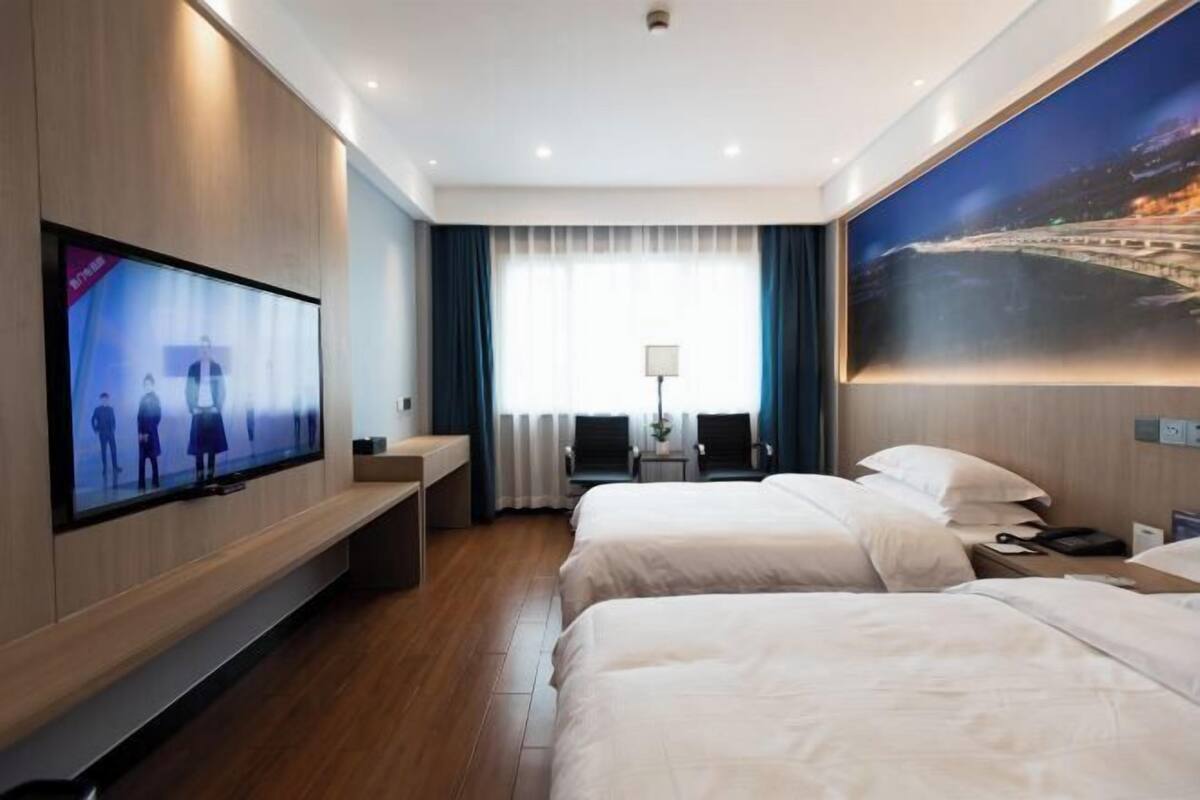 Bar mini, peti besi dalam bilik, seterika/papan seterika, Internet