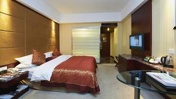 Minibar, in-room safe, iron/ironing board, Internet