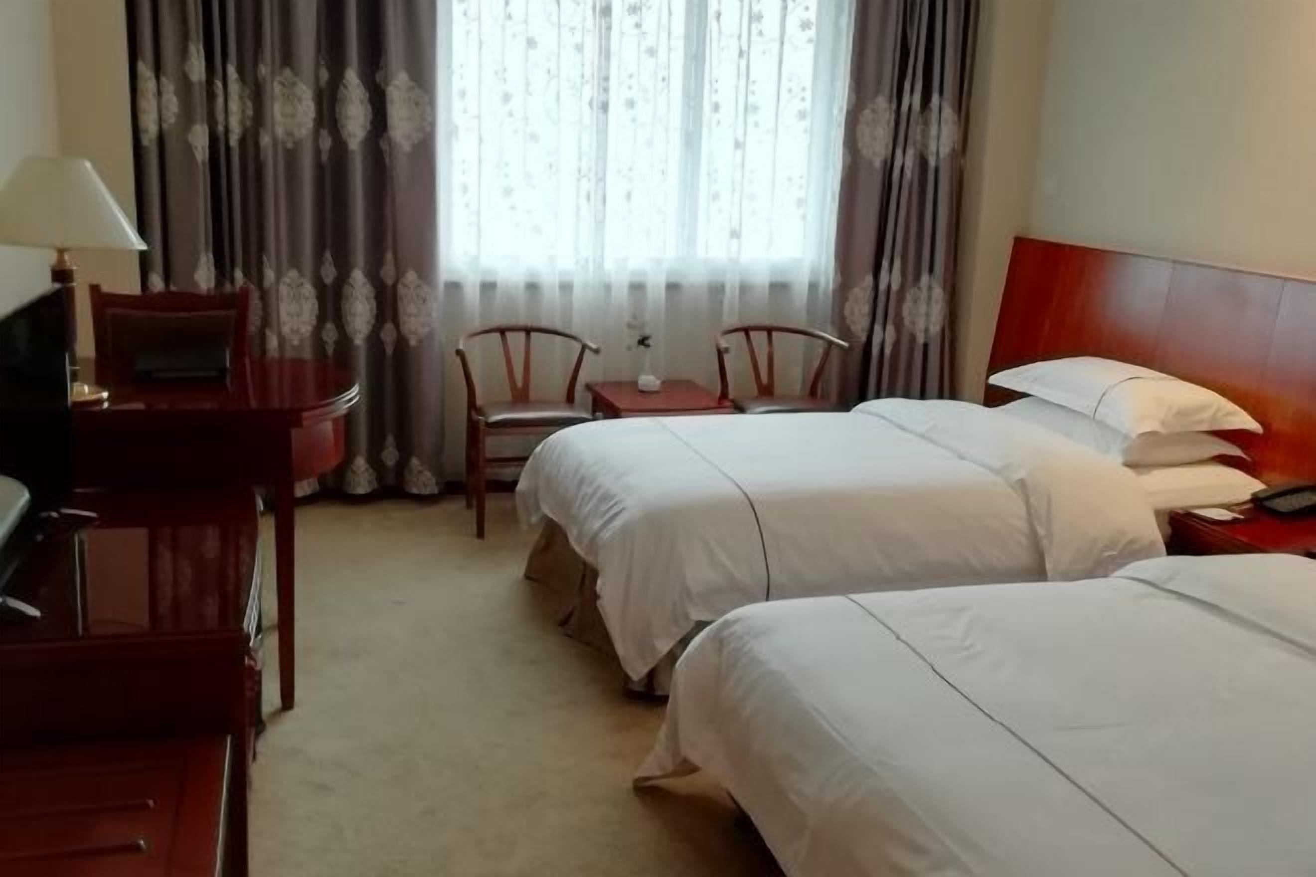 Minibar, in-room safe, iron/ironing board, Internet