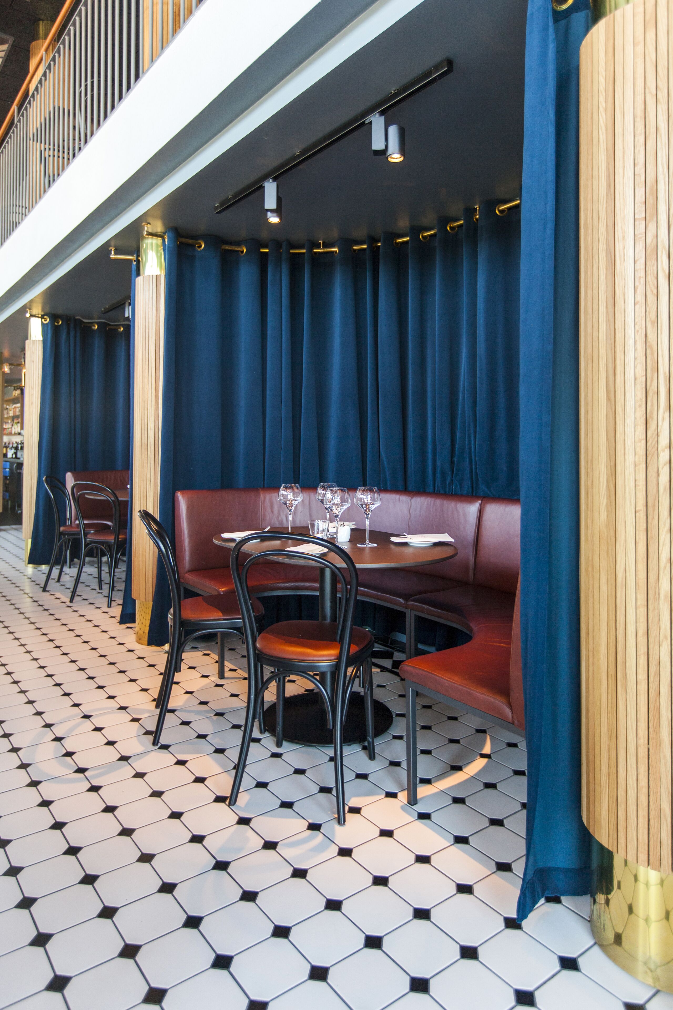 2 restaurants, breakfast, lunch, dinner served; international cuisine