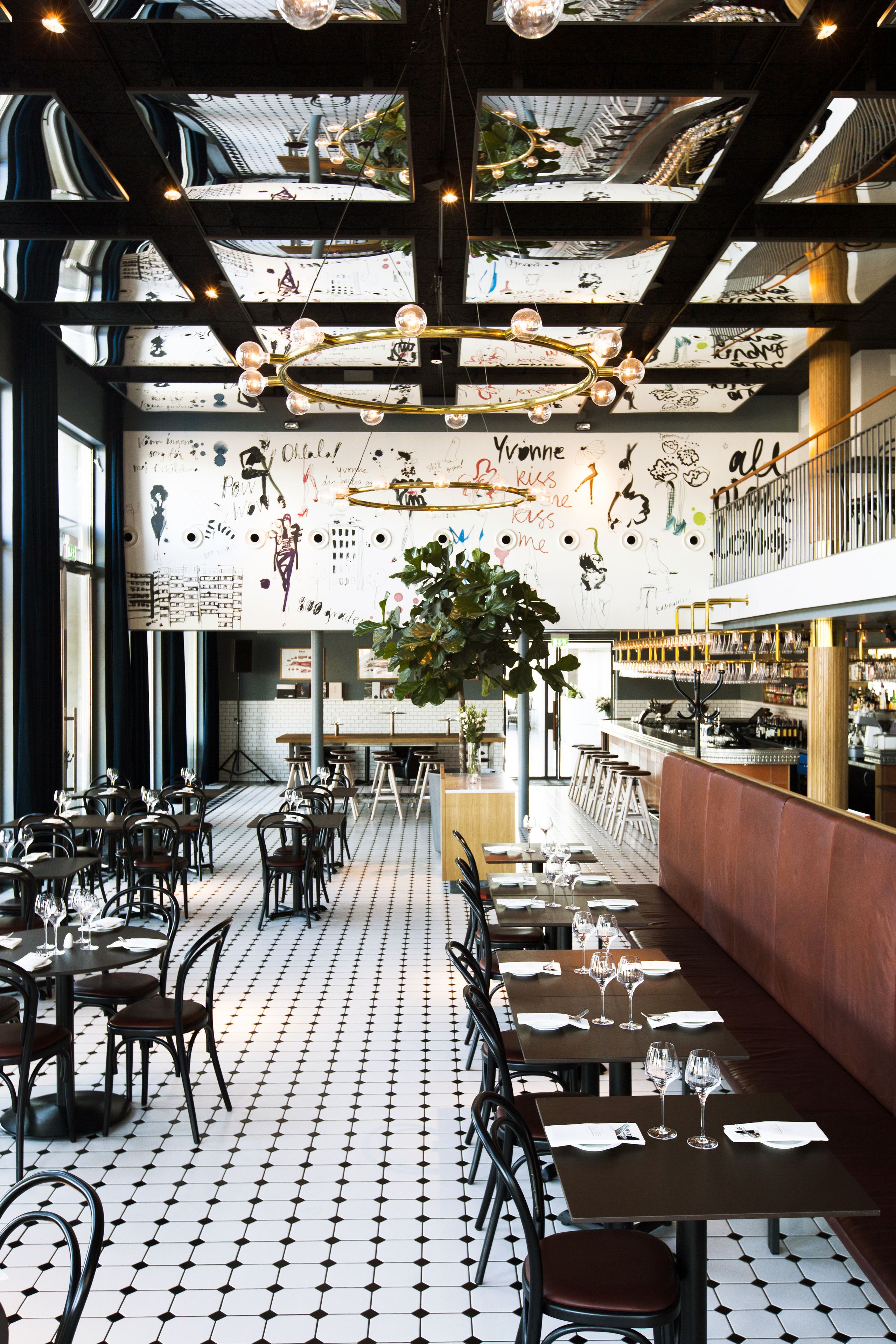 2 restaurants, breakfast, lunch, dinner served; international cuisine 