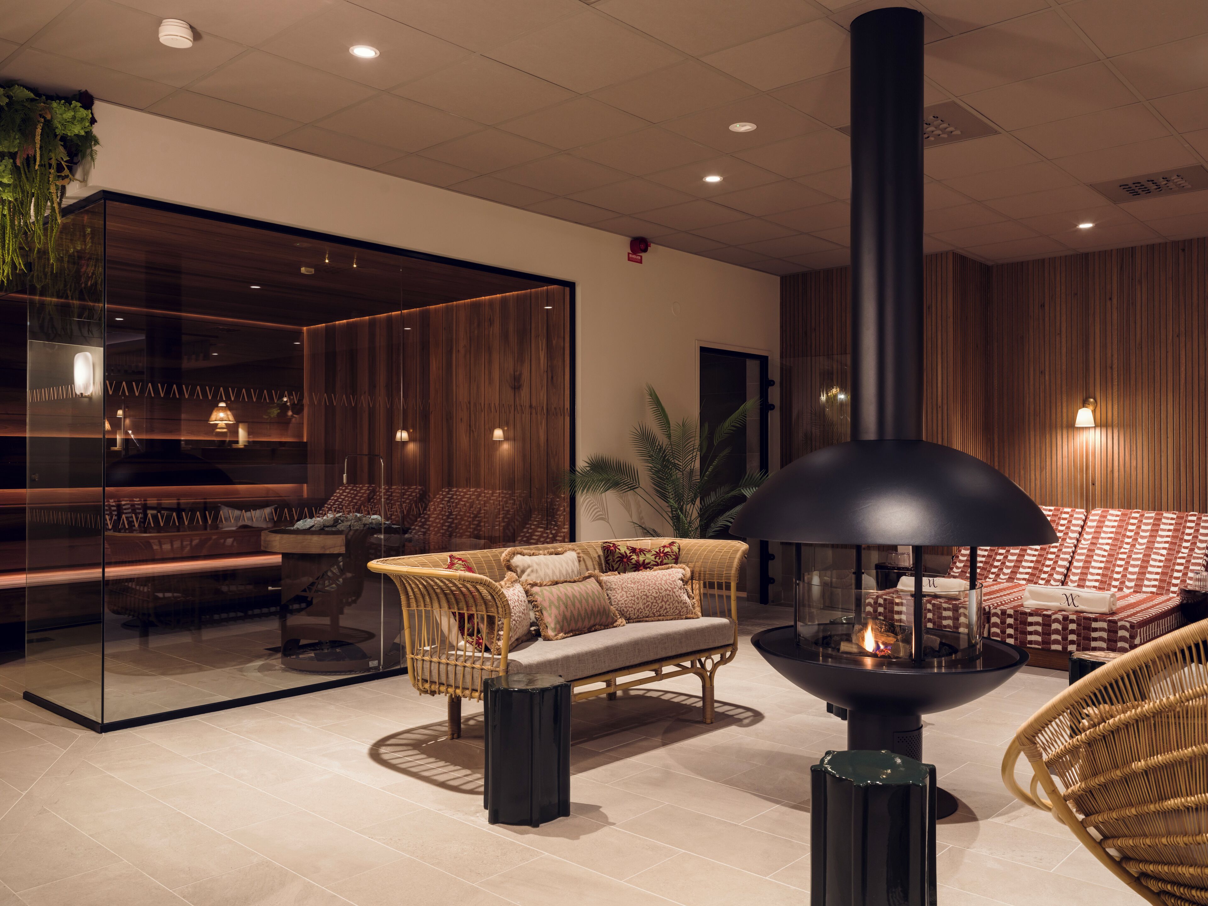 Couples treatment rooms, sauna, steam room, massages