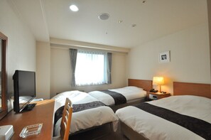 Desk, blackout curtains, soundproofing, iron/ironing board - Kobe City Gardens Hotel (Kobe)