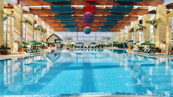 Piscina interna, piscina externa sazonal, guarda-sóis, espreguiçadeiras