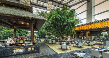 5 restaurants, breakfast, lunch, dinner served; international cuisine