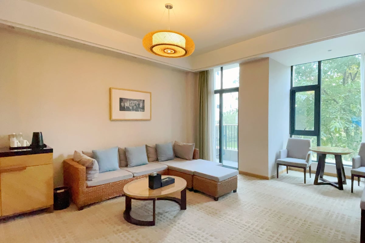 Classic Room, 1 King Bed, Garden View