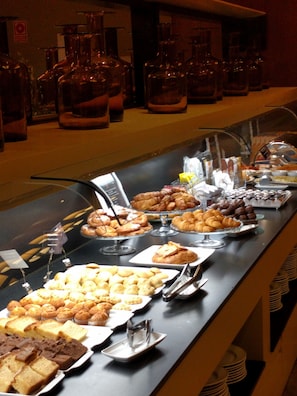 Daily buffet breakfast for a fee