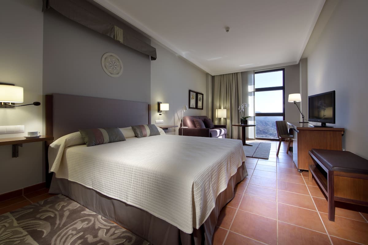 1 bedroom, premium bedding, down duvets, minibar