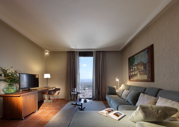 Premium bedding, down duvets, minibar, in-room safe