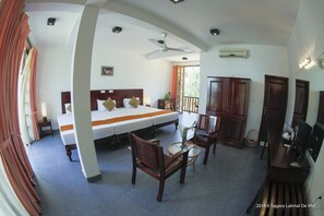 Minibar, két bảo mật tại phòng, bàn, phòng cách âm 
