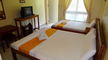 Beachfront Deluxe Room (Lower Level)  | Individually decorated, individually furnished, rollaway beds