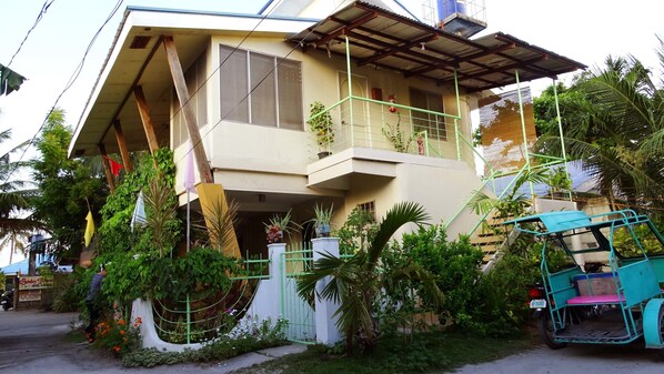 Beach Apartment (Upper Level) | Vista desde la habitación
