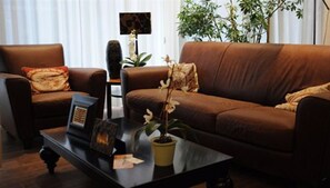 Coin salon dans le hall