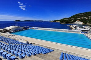 Piscine extérieure