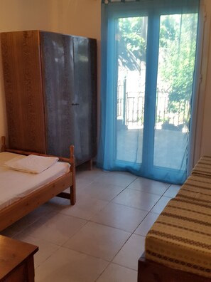 Standardzimmer, Balkon | 2 Schlafzimmer, kostenloses WLAN, Bettwäsche