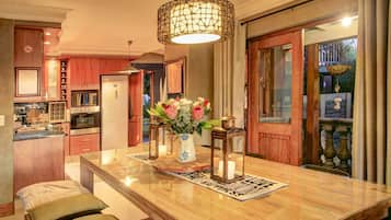 Villa Exclusive, 3 chambres, vue mer, vue mer | Cuisine privée | Bouilloire électrique, chaise haute
