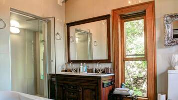Exclusive Villa, 3 Bedrooms, Sea View, Sea Facing | Bathroom