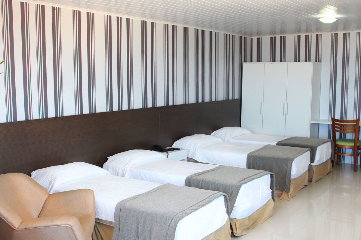 Standard-Vierbettzimmer