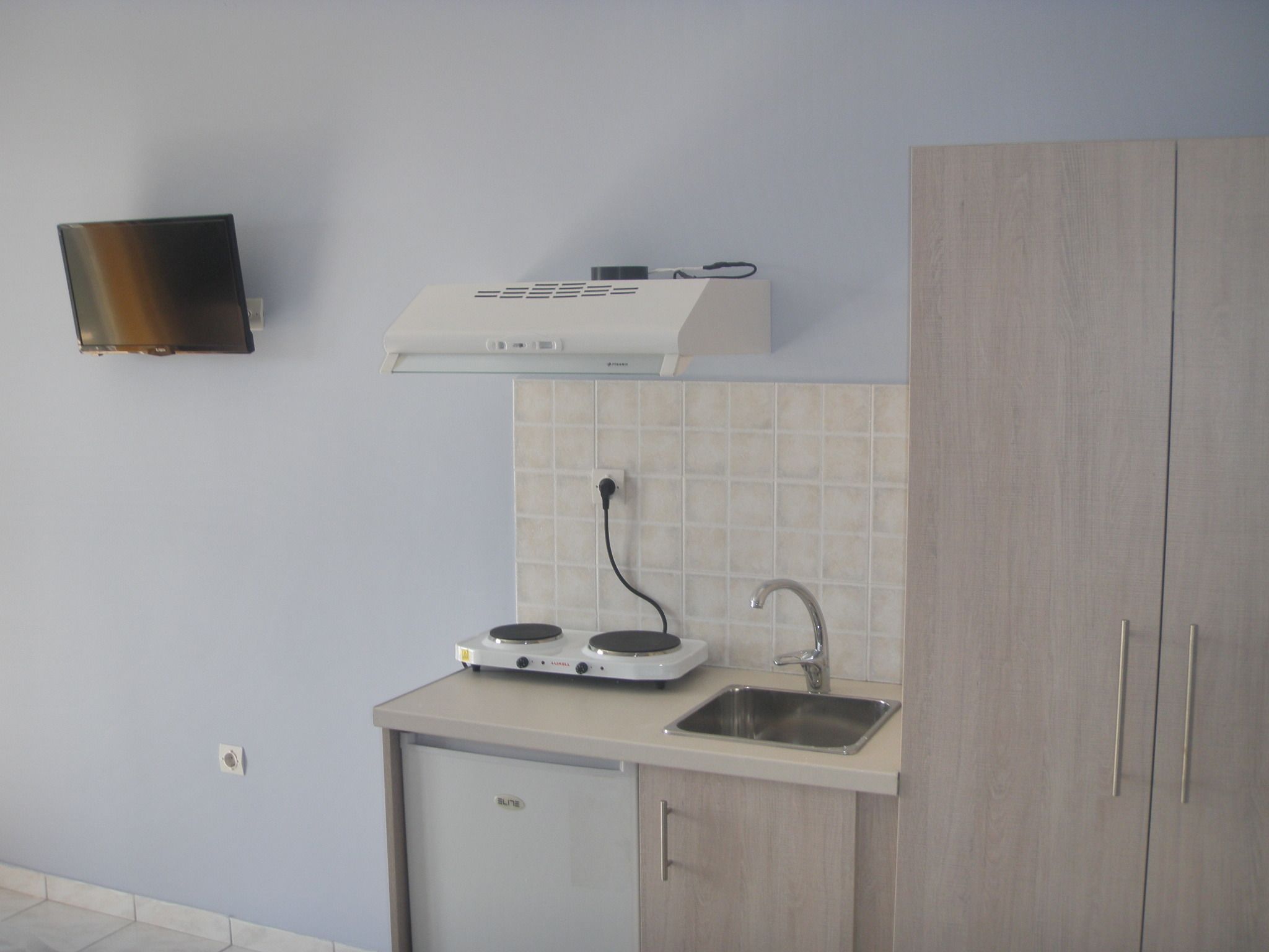 studio, sea view | private kitchenette | fridge