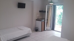 Studio, Garden View | Private kitchen | Fridge - Katerina Resort (Lefkada)
