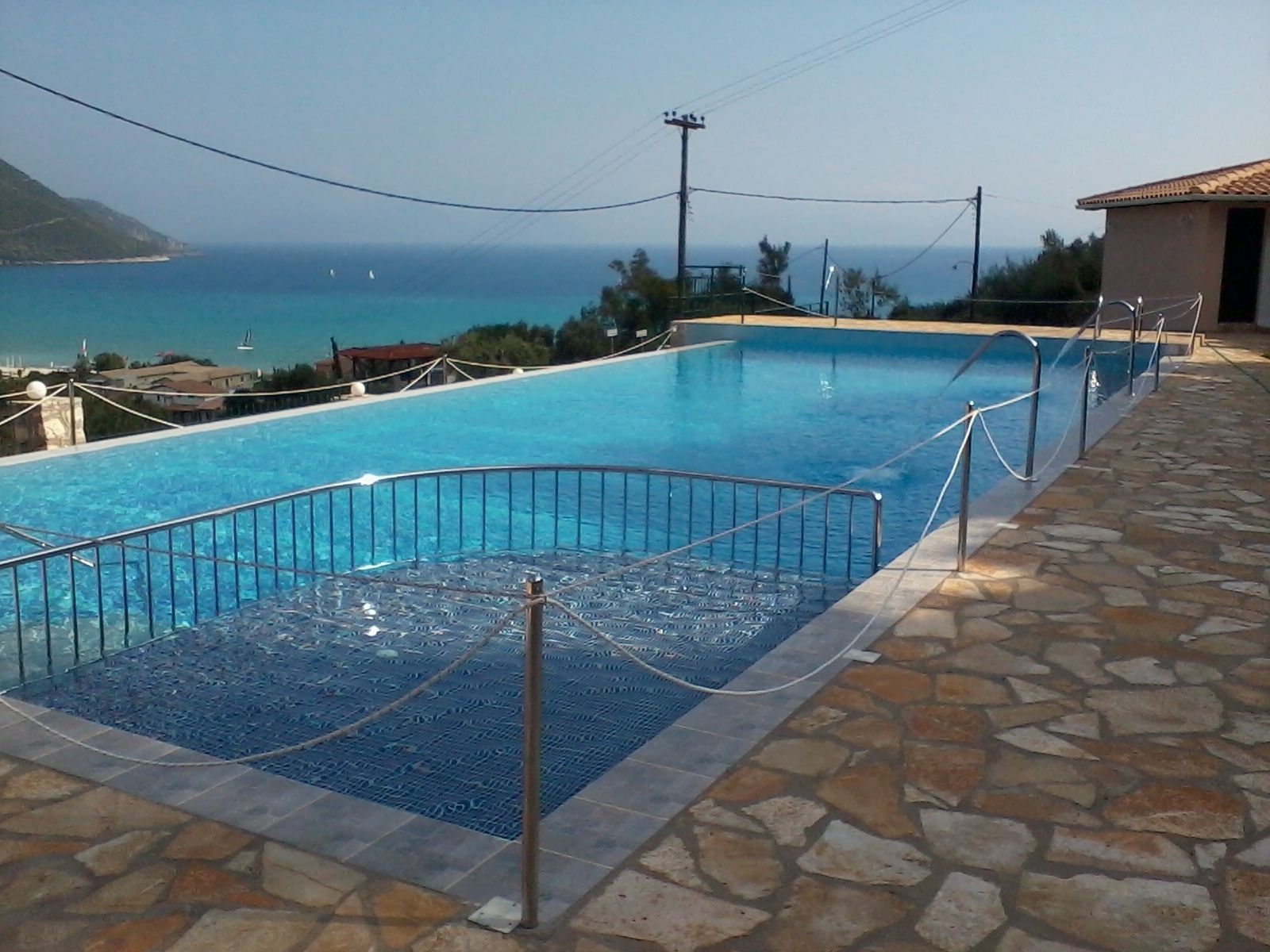 حمّام سباحة خارجي، مقاعد للتشمس