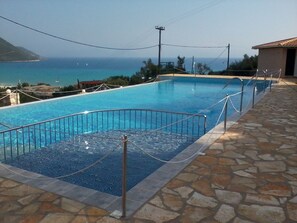 حمّام سباحة خارجي، مقاعد للتشمس