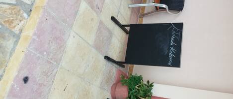 Bar en bord de piscine