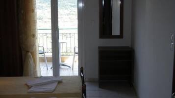 Standard Room, Sea View | Soundproofing, free WiFi